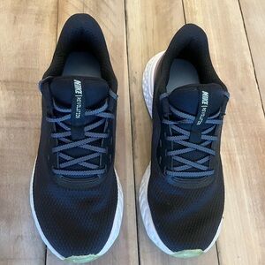 Nike Women’s Revolution 5 SE Black Running Shoes Size 6.5 (CD0303-001)